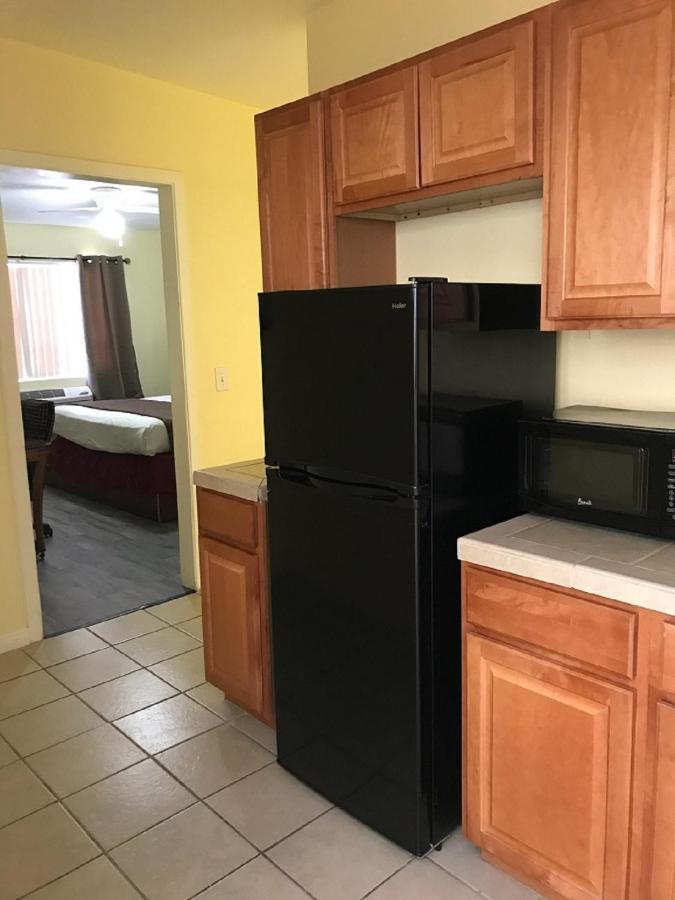 Europa Inn & Suites Desert Hot Springs Bagian luar foto