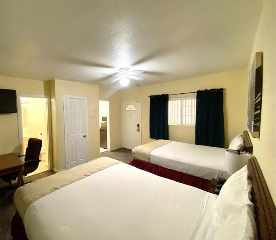 Europa Inn & Suites Desert Hot Springs Bagian luar foto