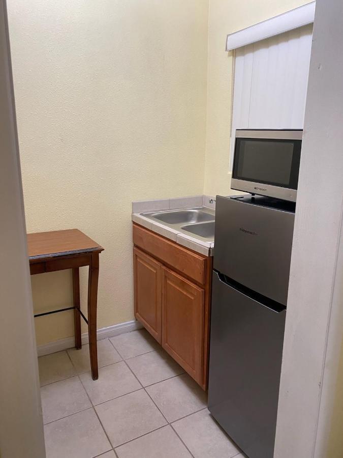 Europa Inn & Suites Desert Hot Springs Bagian luar foto