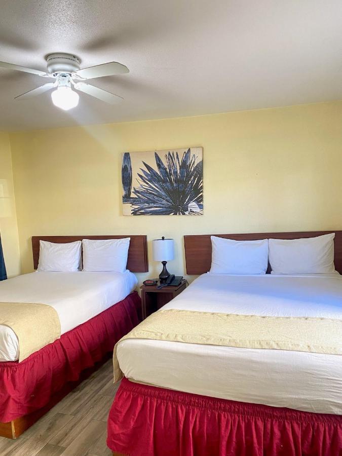 Europa Inn & Suites Desert Hot Springs Bagian luar foto
