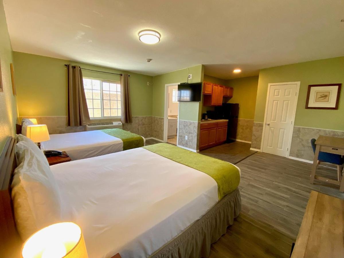 Europa Inn & Suites Desert Hot Springs Bagian luar foto