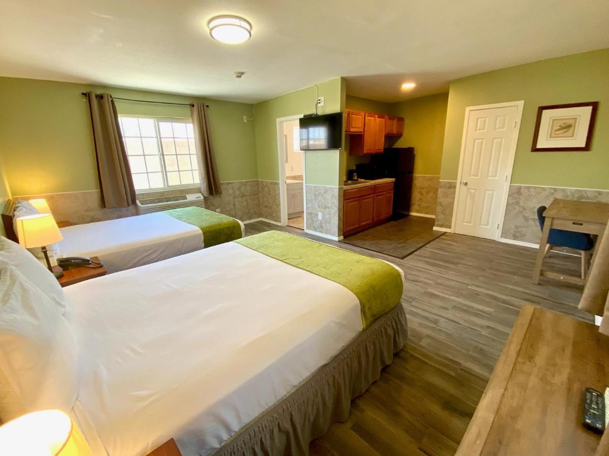 Europa Inn & Suites Desert Hot Springs Bagian luar foto