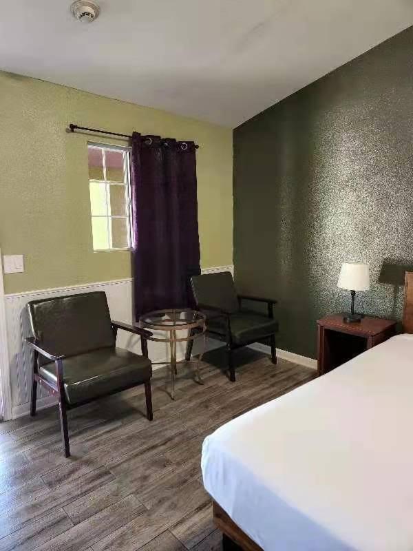 Europa Inn & Suites Desert Hot Springs Bagian luar foto