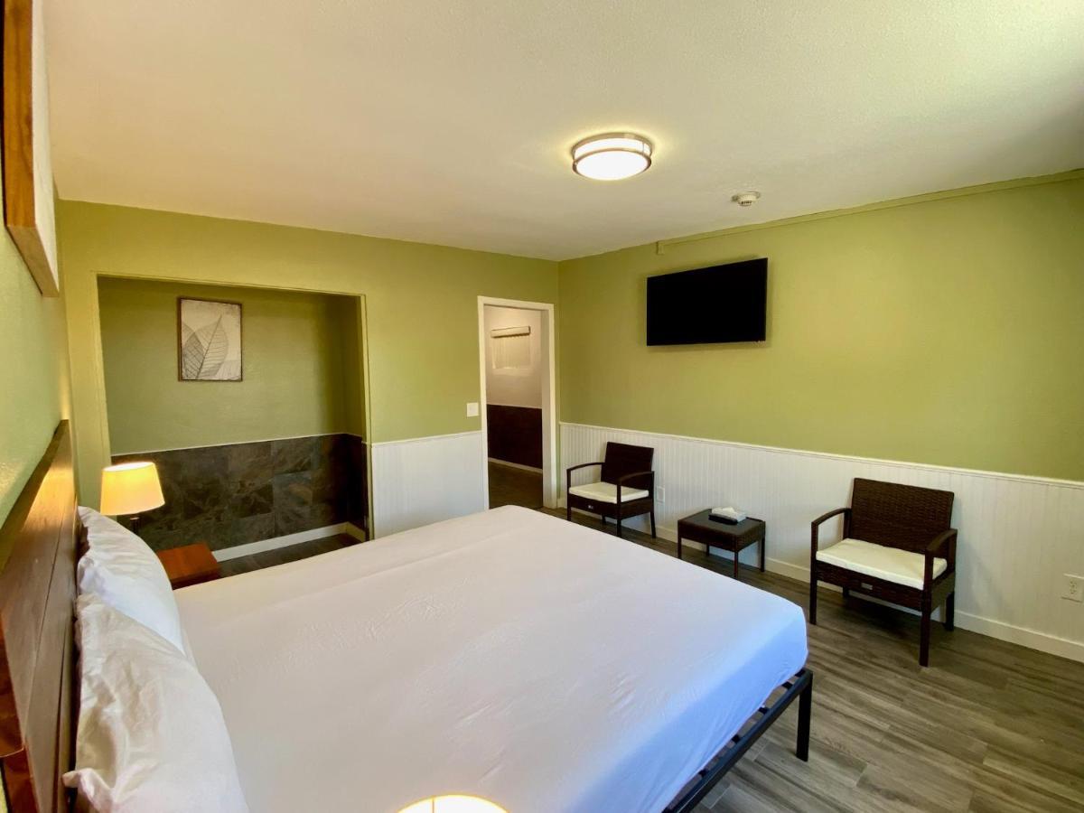 Europa Inn & Suites Desert Hot Springs Bagian luar foto