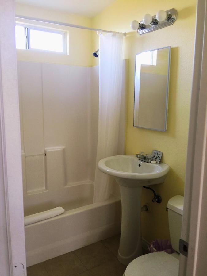 Europa Inn & Suites Desert Hot Springs Bagian luar foto