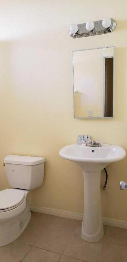 Europa Inn & Suites Desert Hot Springs Bagian luar foto